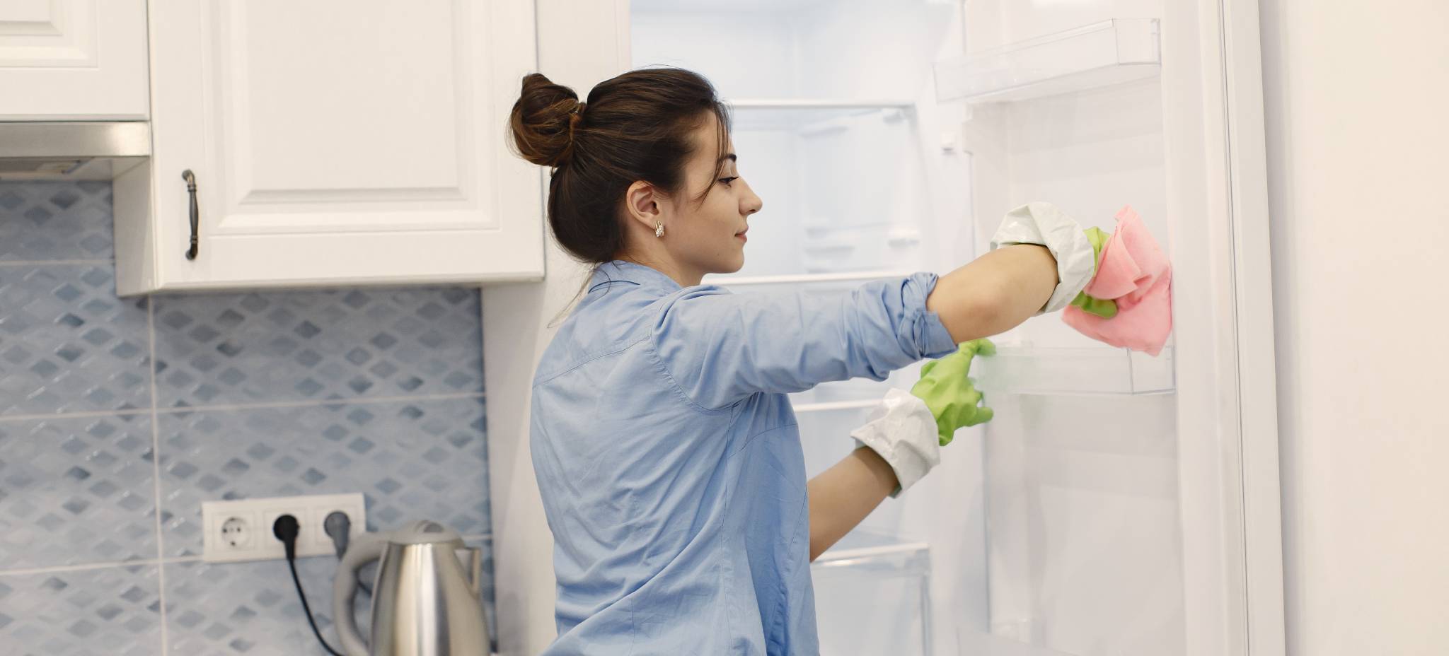 How to Clean the Refrigerator? (Step-by-Step Cleaning for Refrigerator Odours Tips)