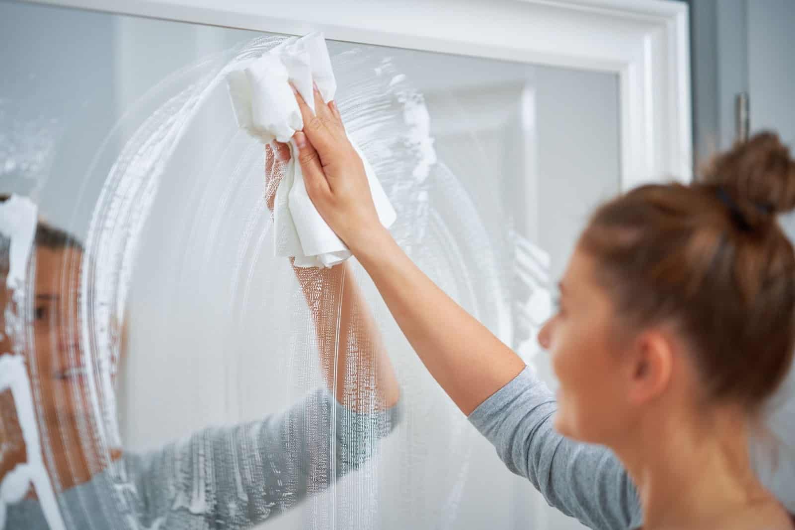 5 Organic Solutions That Provide Shine in Glass and Mirror Cleaning