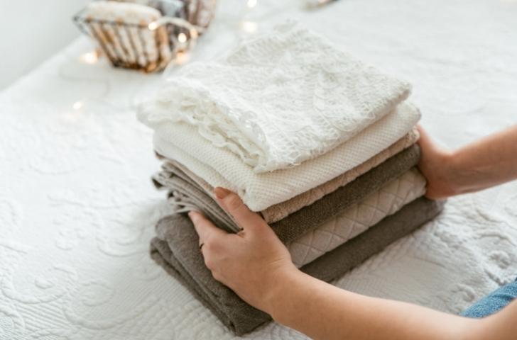 How to Make Your Clothes Last Longer with Natural Detergents